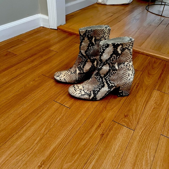 Trendy free people boots.  Size 8 snakeskin pattern.  Gently used - Picture 1 of 5